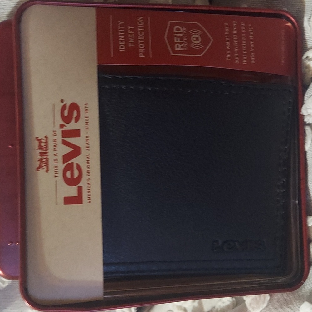 Levis Black Leather Trifold Wallet